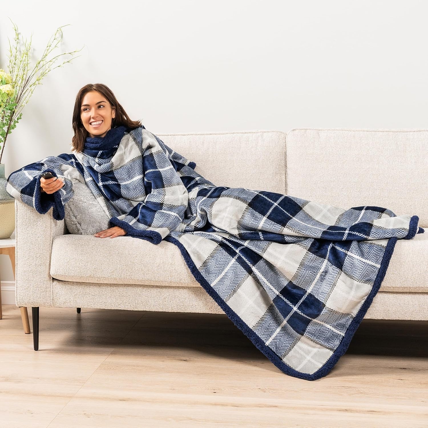 Cozy Sherpa Wearable Blanket with Sleeves & Pocket - Perfect Christmas Gift for Women & Men in Navy Blue Plaid