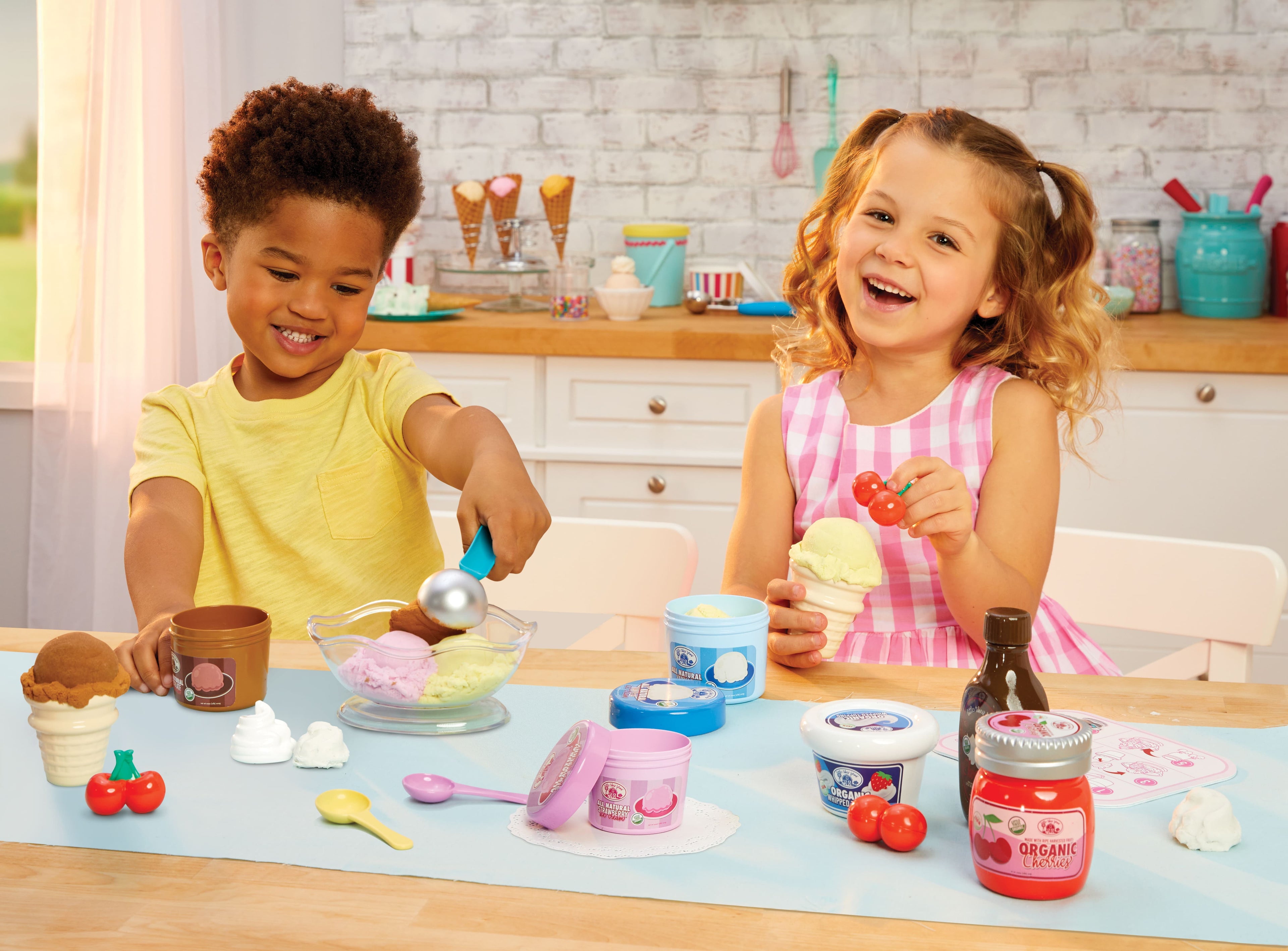 Creative Chefs Ice Cream Play Set with Make-It Mix Play Sand, 20 Accessories, Realistic Pretend Play Experience for Children Ages 3 and Up
