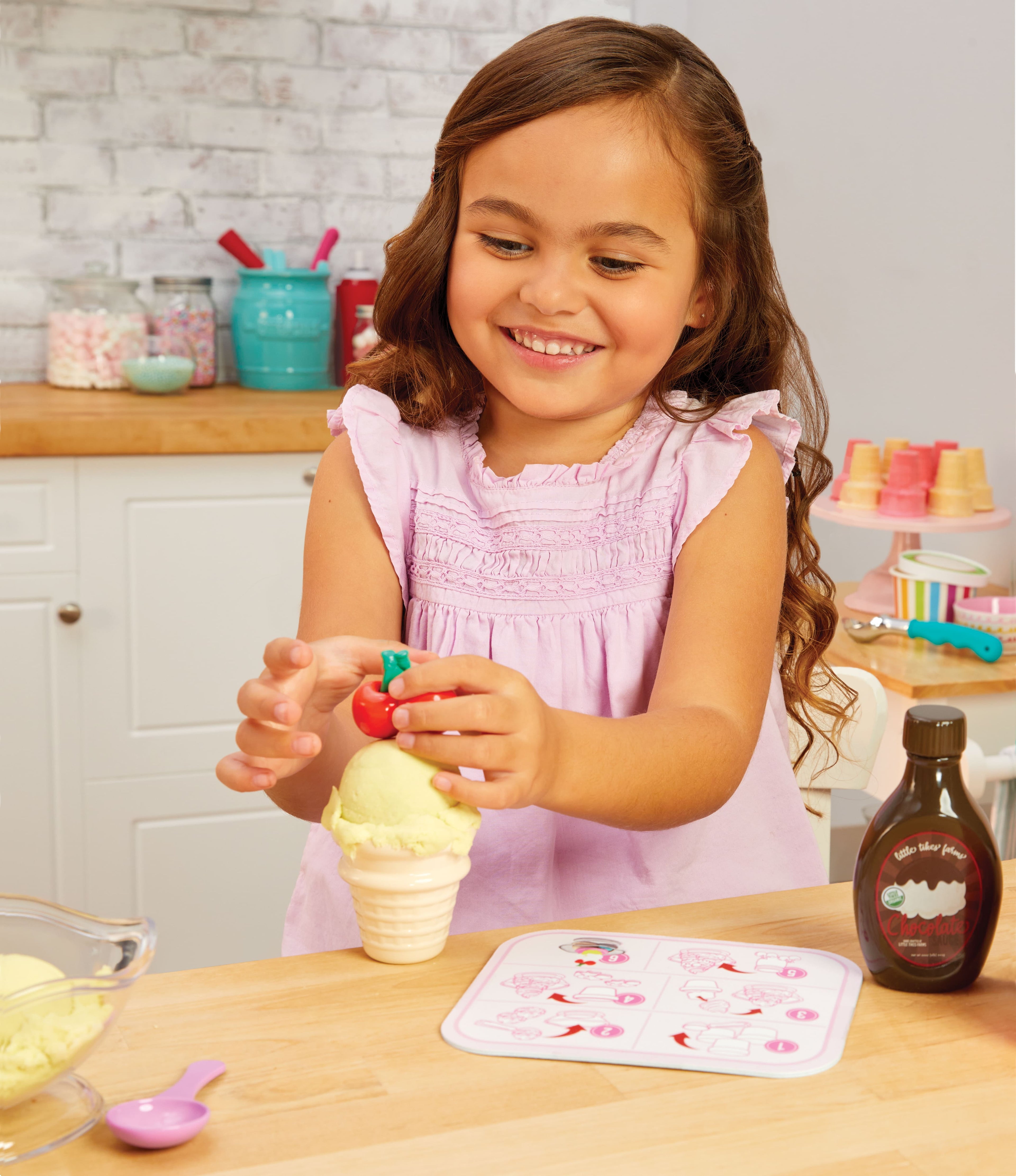 Creative Chefs Ice Cream Play Set with Make-It Mix Play Sand, 20 Accessories, Realistic Pretend Play Experience for Children Ages 3 and Up