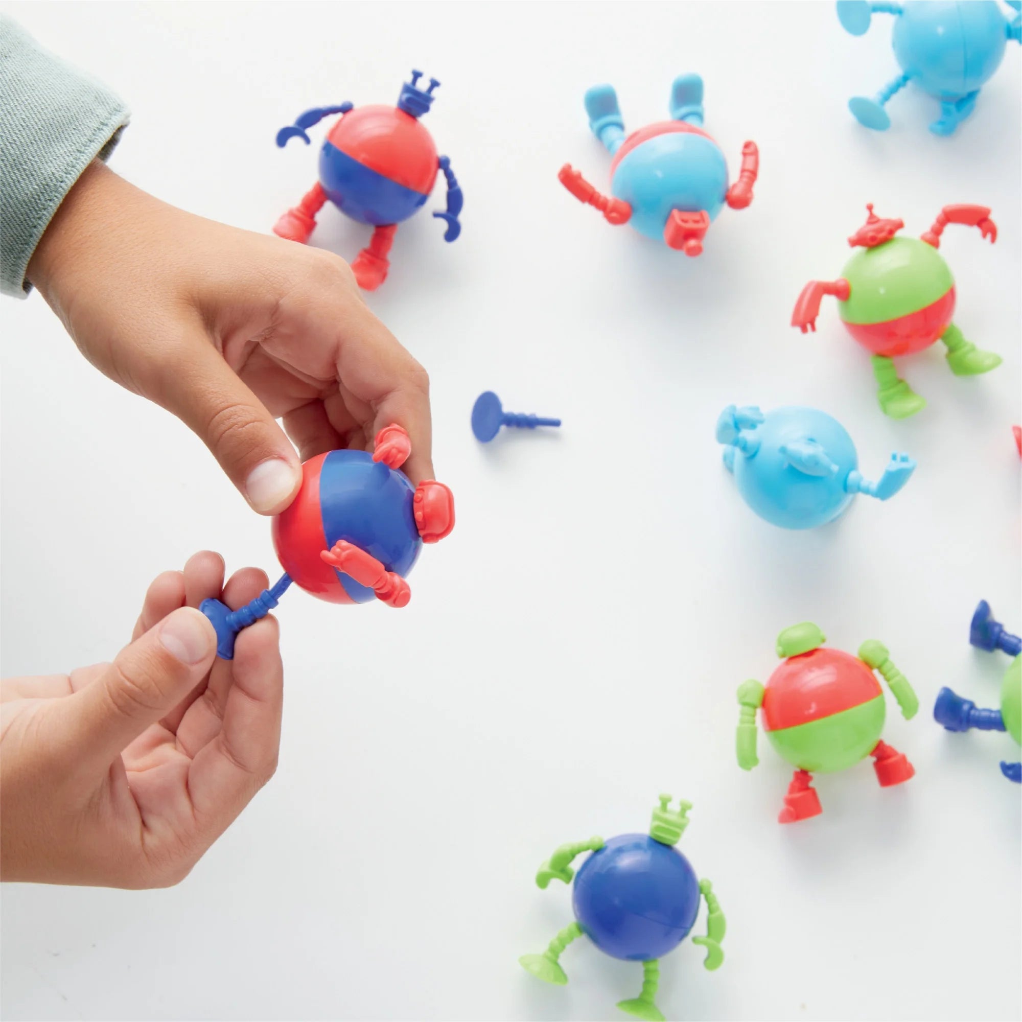 DIY Prize-Pod Robot 52-Piece Retro Vending Machine Build Kit for Children