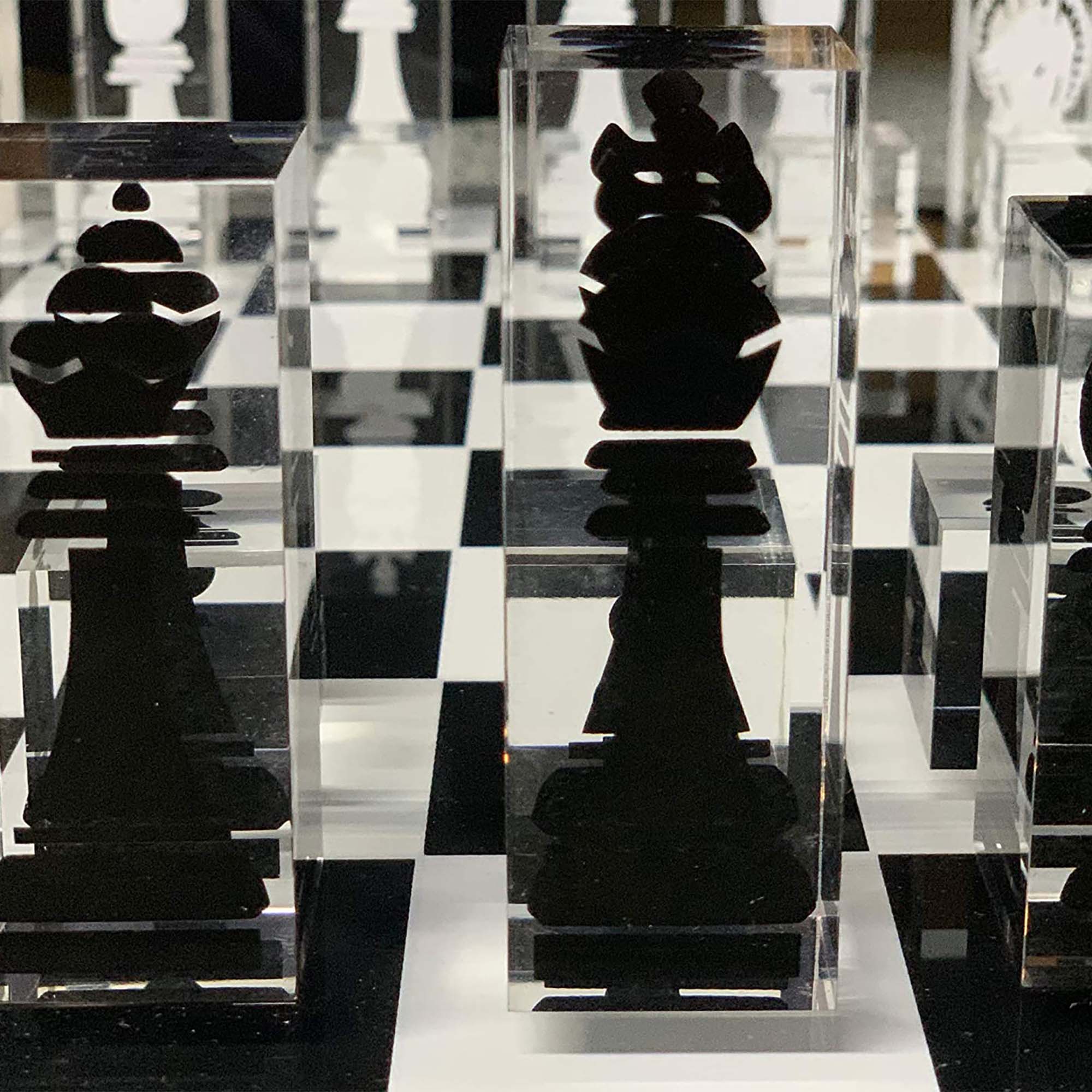 INFINITY LUCITE 17-INCH LUCITE CHESS SET