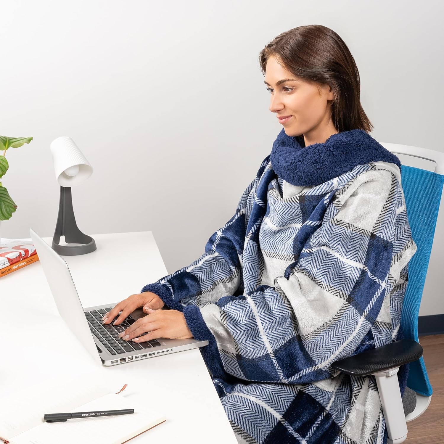 Cozy Sherpa Wearable Blanket with Sleeves & Pocket - Perfect Christmas Gift for Women & Men in Navy Blue Plaid